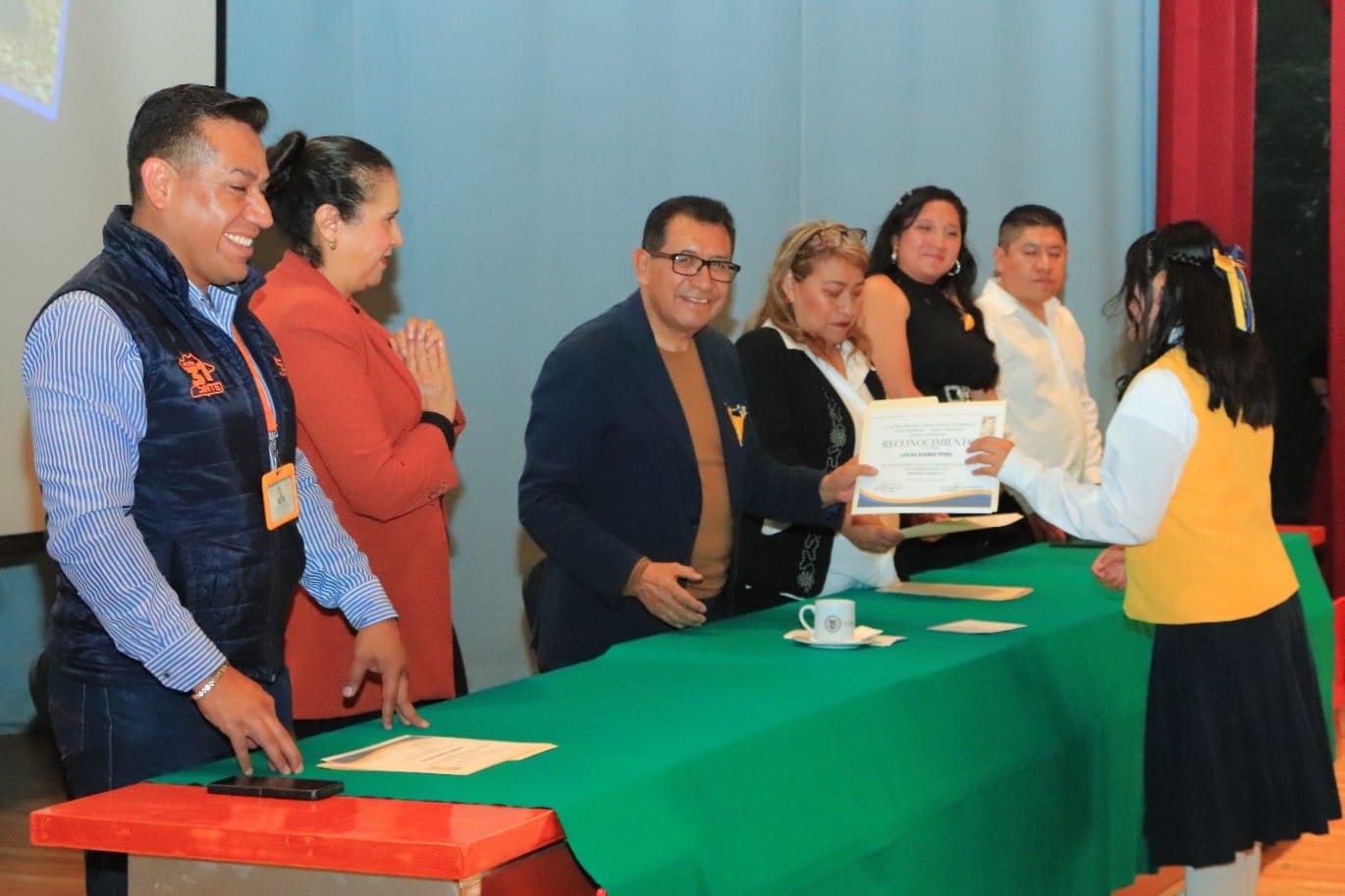 Apadrina Rector de la UATx a generación de primaria de la Escuela 'Ignacio Manuel Altamirano'